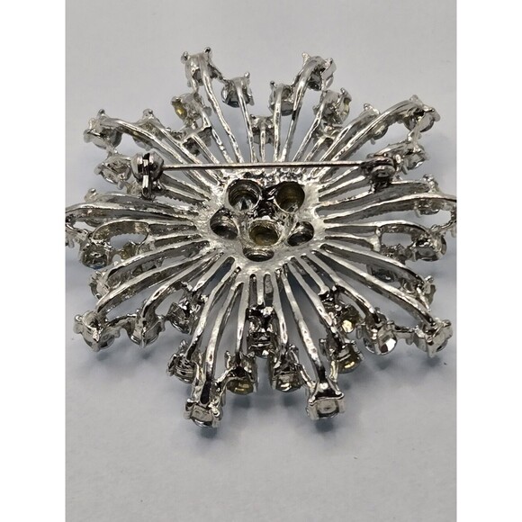 Vintage Silver Tone Brooch with Blue Crystals Starburst Vintage Rhinestone Round - Picture 8 of 8
